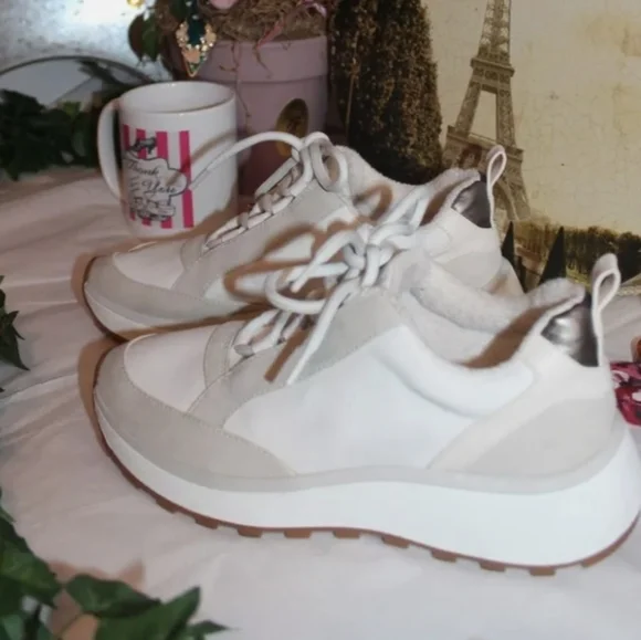 Nordstrom Women's White and Cream Sneakers - Picture 6 of 8